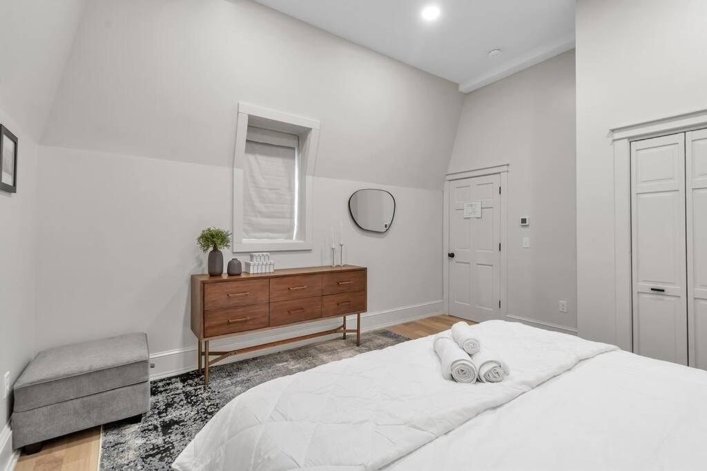 Appartamento Carriage House Loft - King Bed And Garage Parking Buffalo Esterno foto
